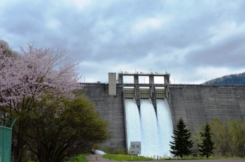 ダム放水